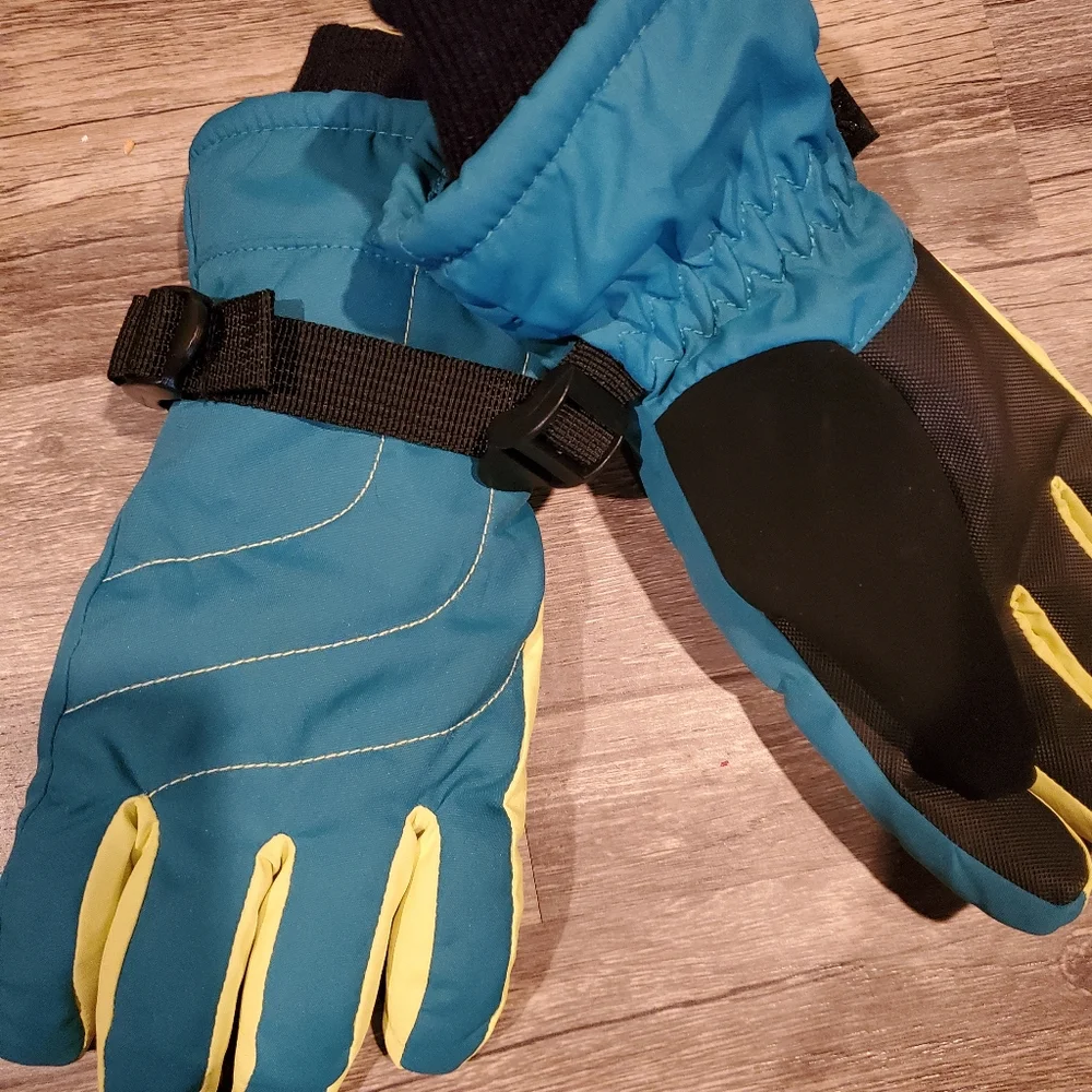 Snow Gloves waterproof inserts in green and yellow perfect for outdoor w…